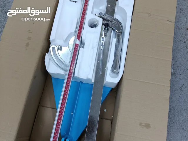 مقص بلاط وعدة بناء وآليات للبيع