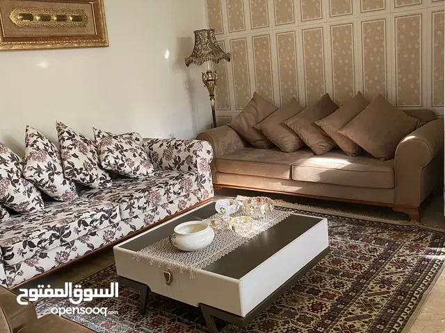 تخم قنفات و ميز طعام مع كونسول