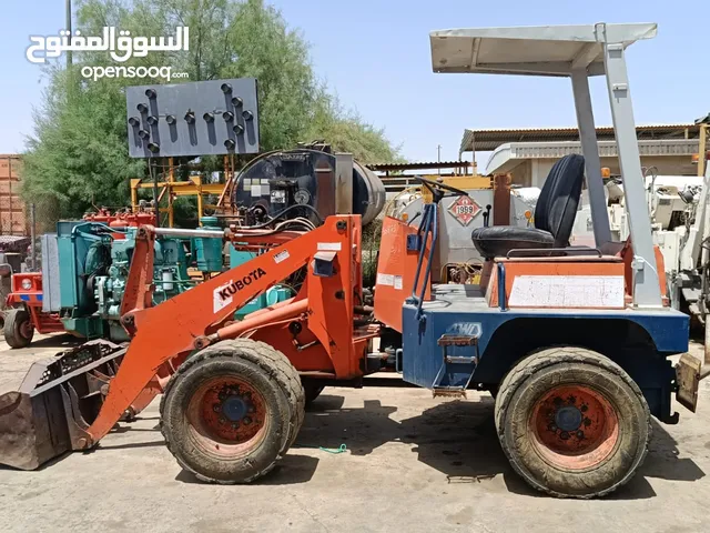 جرافة نوع كبوتا ياباني بحالة جيدة تعمل على الديزل