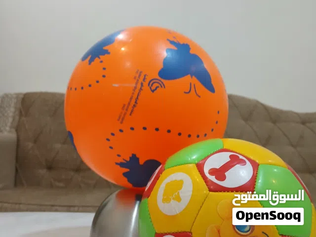 ثلاث كرات كل واحدة منها 750 فلس