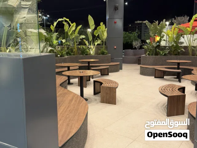 مطلوب كراسي وطاولات مقهى مستعمل
