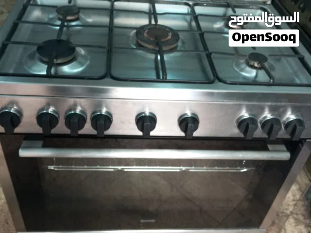 5 burner gas oven neat and clean excellent working