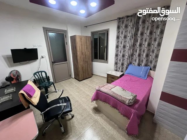 ستوديو مفروش جمب المستشفى العربي ورفيديا لدكتور او. طالب طب او موظف -
