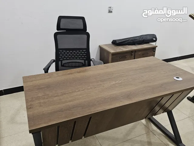 مكاتب عدد 3 قياس 140×70 مع كراسي مكتبية