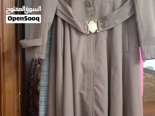 فساتين  منوعة  شبه  جديدة  للبيع