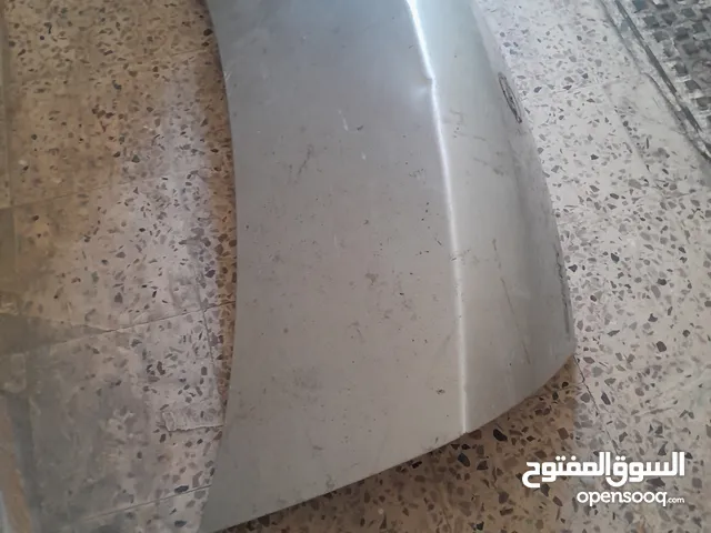 غطاء خلفي بدون فصالات وزرفيل، سيارة نيسان صني 2011