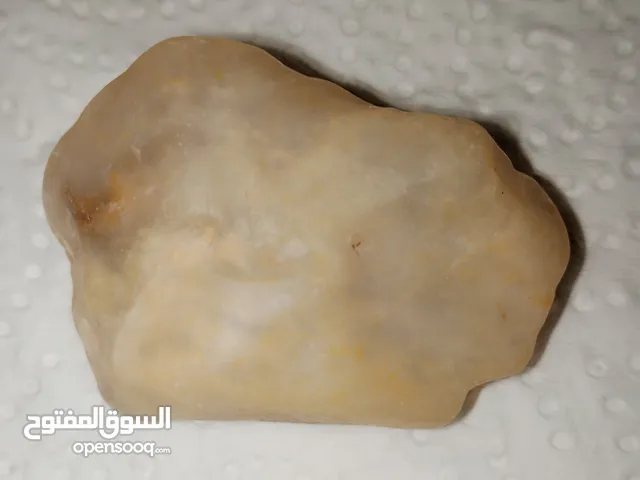 عقيق ابيض.