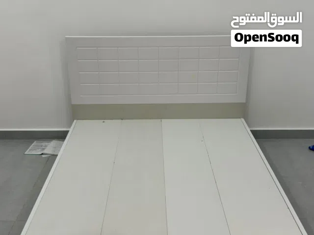 سرير للبيع