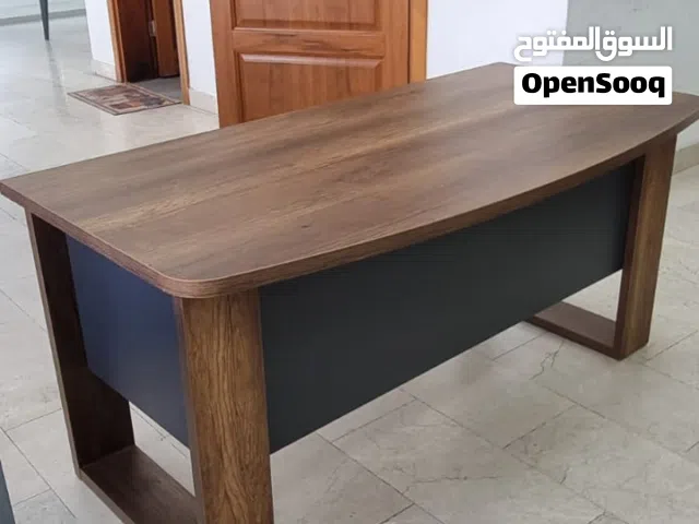 ميز مكتبي من شركة ڤانا للاثاث