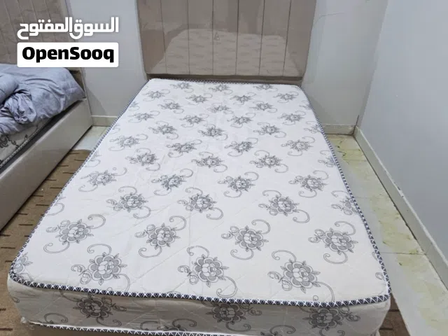 2 كراسي نوم نفر ونص جديدة مقاس كبير للبيع مع الفرش وكنب