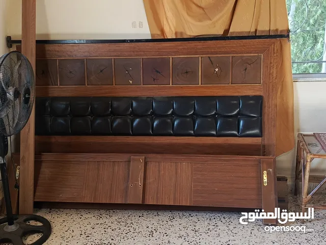تخت مزدوج خشب ثقيل التخد موجود بصوره