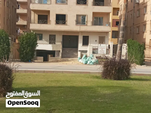 شقة أرضي بحديقة بحي المخابرات الشارع الرئيسي حدائق اكتوبر سكن مكتب عيادة حضانة