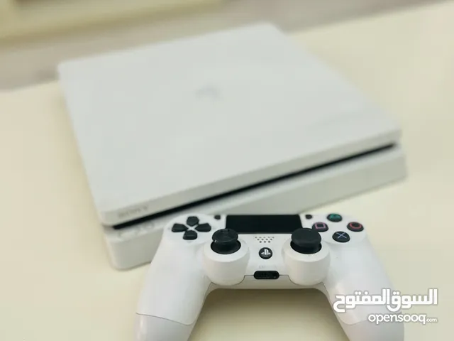 بلاستيشن PS4 مع يد واحدة ولعبتين