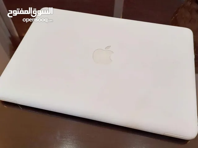 جهاز MacBook apple