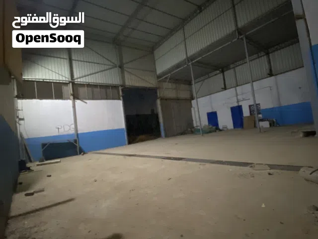 هنقر لي الايجار مساحته تقريبا 1000 متر