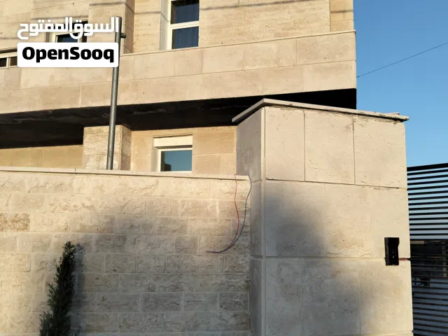 394 m2 More than 6 bedrooms Villa for Sale in Amman Jawa