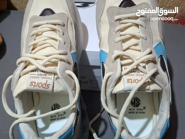 These are new shoes, whoever wants to buy them please call.