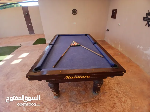 طاولة بلياردو 9 قدم بحالة ممتازة للبيع