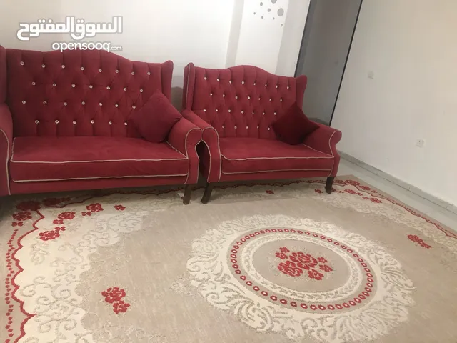 طقمين كنب للبيع مع سجادة وموكيتة وبرادي عدد 2