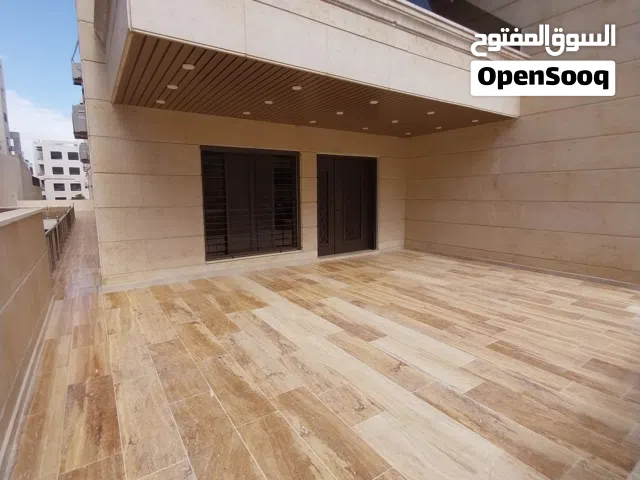 الستي مول ارضي  خلدا 200م وتراسات خارجيه 200م