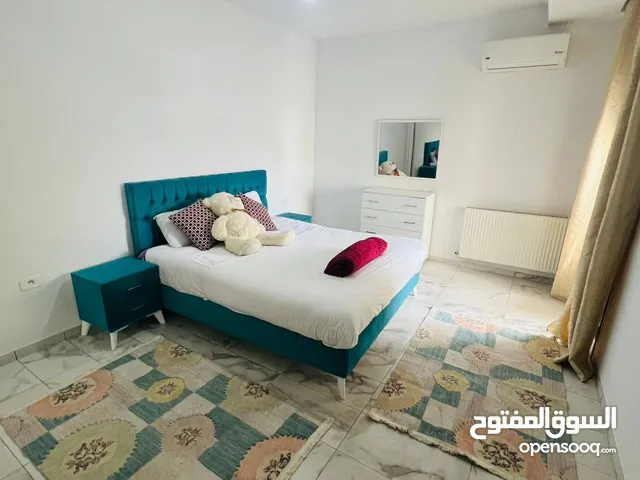 سرير كبير للبيع