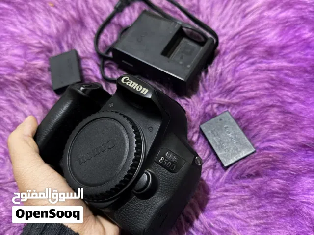 كاميرا كانون 850D مع بطاريتين وشاحن وكاااالة نظيف وعرطة