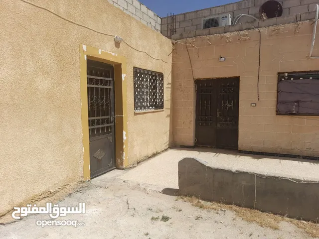 1070 m2 3 Bedrooms Townhouse for Sale in Mafraq Other