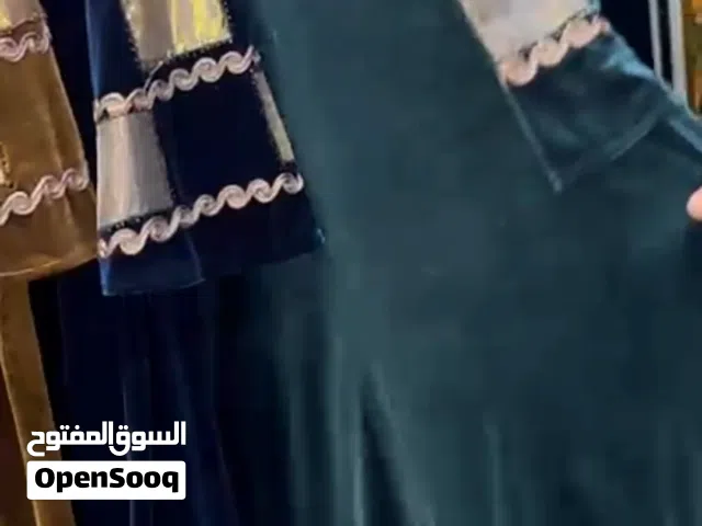 عبايه مخمل قصه خليجي  دافئ جمال الوان متعدده نسأية وصبايا فخامه