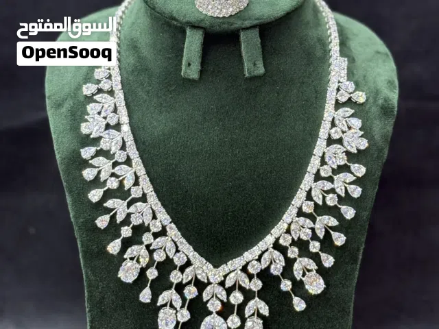 طقم نسائي فضة عيار 925 مطلي بالروديوم (ذهب أبيض) مع فصوص زركون أبيض فاخر