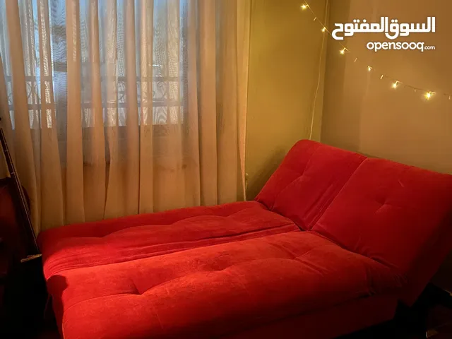 صوفا بيد بحالة ممتازة لون احمر Sofa bed