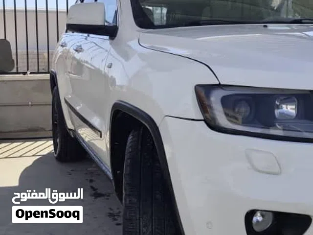 جيب جراند شيروكي محرك هيمي5.7 2013 للبيع او الاستبدال افاري فيها خريطة كمبيو