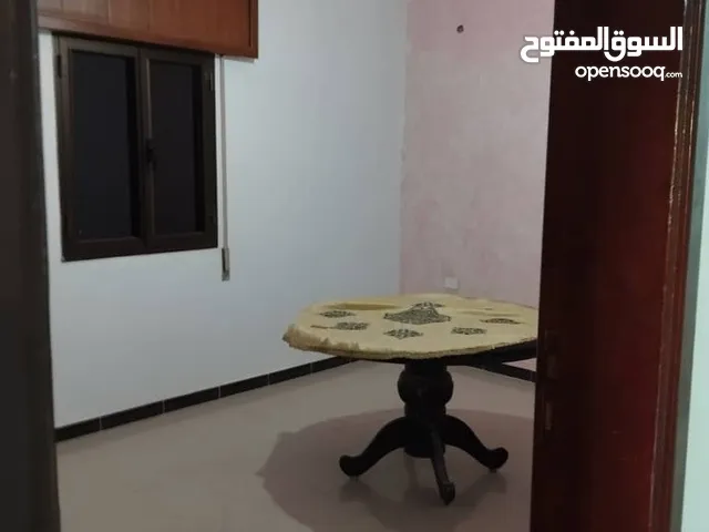 الوسيط لدينا شقه دور الاول سكن اوخدمي مكان شارع جرابه موقع ممتاز اقر تحت سعر قابل للتفاوض