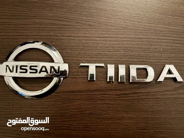 علامة نيسان تيدا خلفية للبيع.