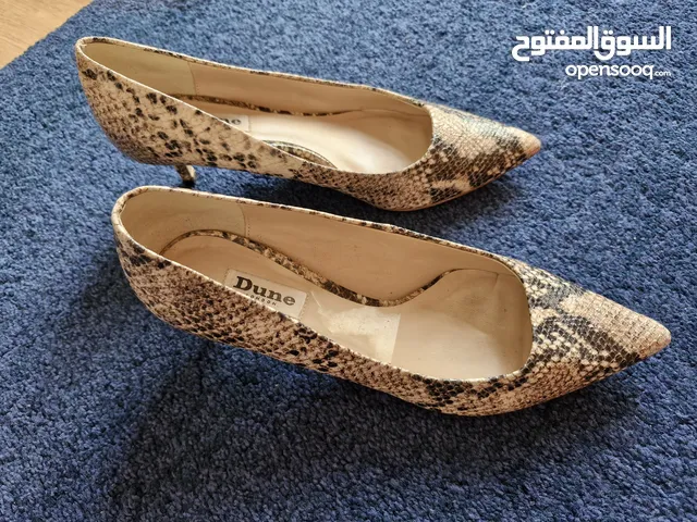 Beautiful branded footwear in fabulous condition some are unused excellent brands, price negotiable