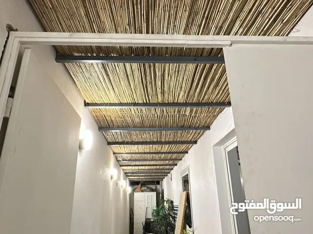 سواتر ومظلات وجميع اعمال الحداده واعمال الامنيوم ابواب. شبابيك واجهات ووجهات زجاجيه مكاتب شورات