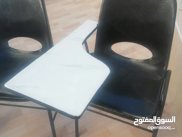 كراسي دراسية بحالة ممتازة جدا جدا جدا + خزان ماء حديد بحالة ممتازة
