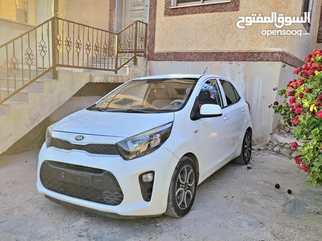 كيا مورنينغ موديل 2017 فحص نخب ، دهان شركة ، حساسات ، ماطور جديد وصيانة دورية ، خالية من الحوادث .