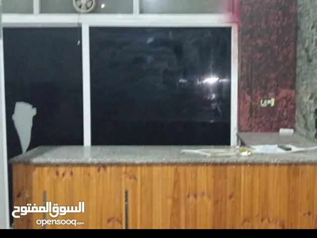 باب المنيوم + كاوتر خشب مع جرانيت .