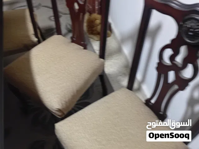 طاولة سفرة مع فضية زاوية مع 8 مقاعد بحالة الوكالة خشب ثقيل