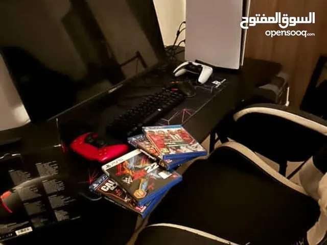 سيت اب كامل للبيع ps5 مع قبضتين وشاشة جيمينج 27بوصة 120 هرتز وماوس وكيبورد من روك بوك وماوس باد +