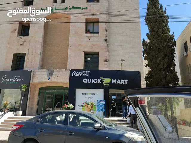عيادة في مركز طبي مرموق