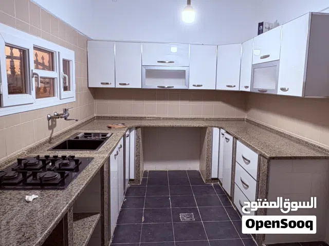 مطبخ MDF معالج واستعمال نظيف جدا جدا انتاج مصنع الفاندي للمطابخ. السعر قابل للتفاوض