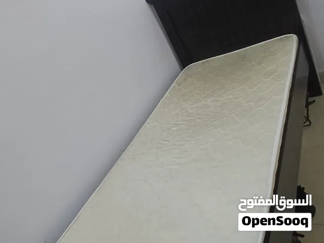 سرير بحالة ممتازة جدا