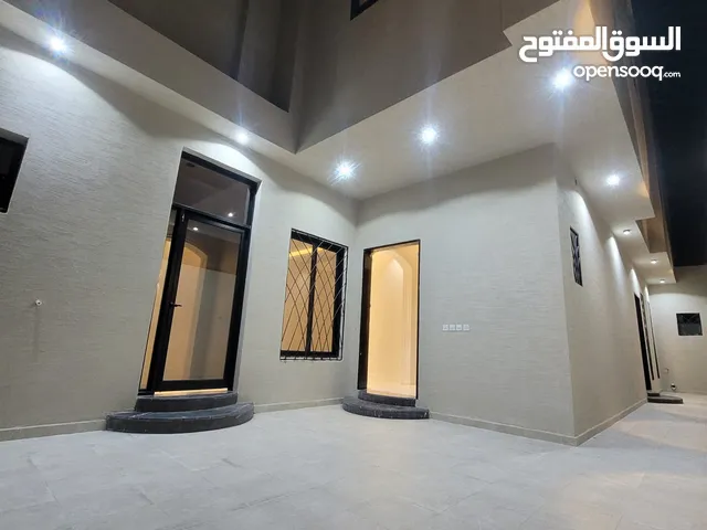 300 m2 4 Bedrooms Villa for Rent in Al Riyadh Al Khaleej