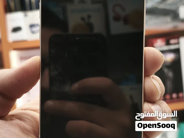 IPHONE 13  تخزين:256g  لون : ابيض او اخضر  بطارية:100%  الجهاز جديد فقط مفعل بدون كرتونة  بسعر حرررق