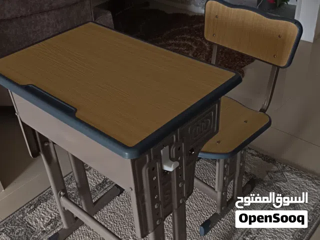 طاوله و كرسي للمذاكرة