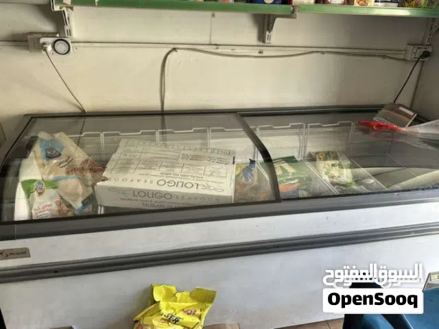 معدات محل مجمدات للبيع كامل او بالقطعة