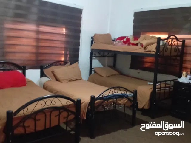 120 m2 4 Bedrooms Townhouse for Sale in Zarqa Al Autostrad