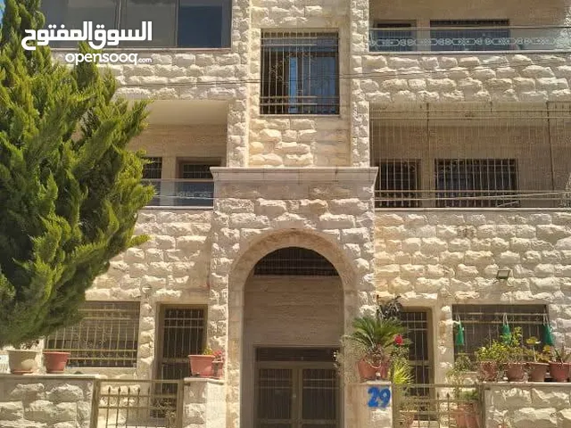 شقة شبه أرضية مع حديقة للبيع حي الصحابة عميش مرج الحمام الوسطاني بمساحة بناء 173متر مربع و 200 خارجي