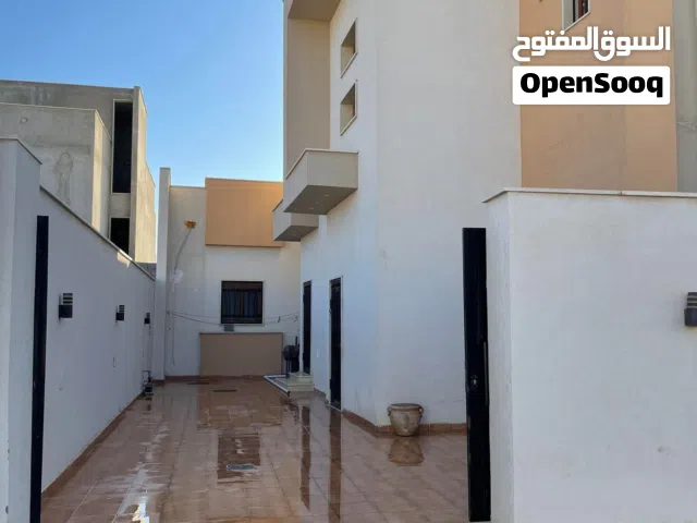 285 m2 5 Bedrooms Villa for Sale in Tripoli Ain Zara